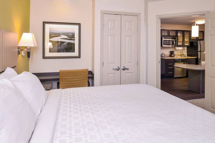 1 King Bed 1 Bedroom Suite (31 of 42)
