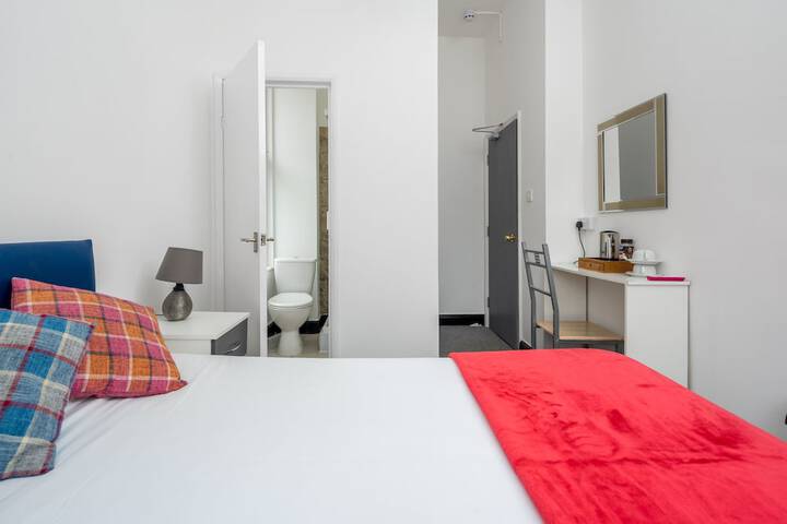 Room 14 of 38