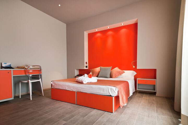Room 3 of 32