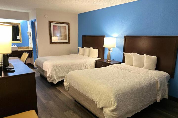 Deluxe 2 Double Beds (8 of 8)