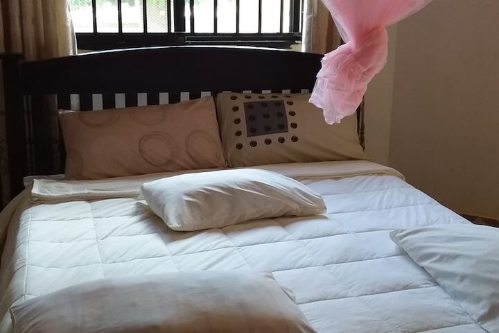 Room 11 of 33
