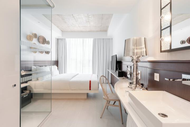 Room 6 of 40