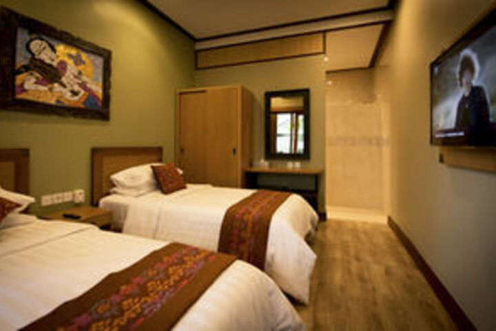 Room 4 of 15