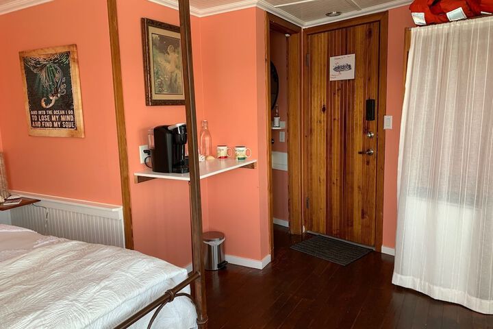 Room 17 of 83