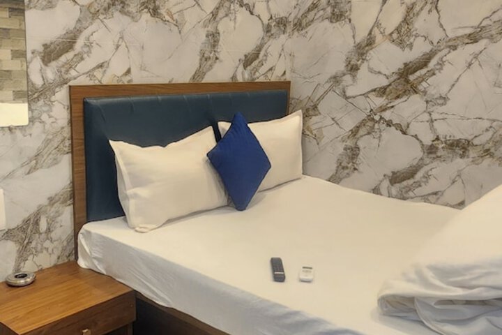 Room 3 of 6