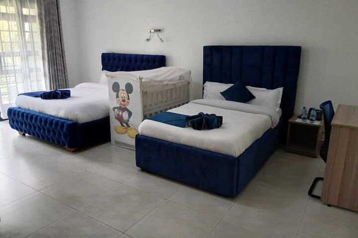 Room 4 of 12