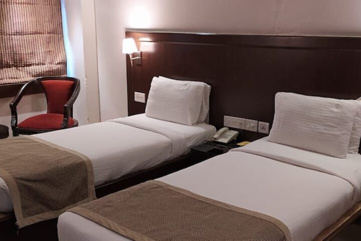 Room 15 of 34