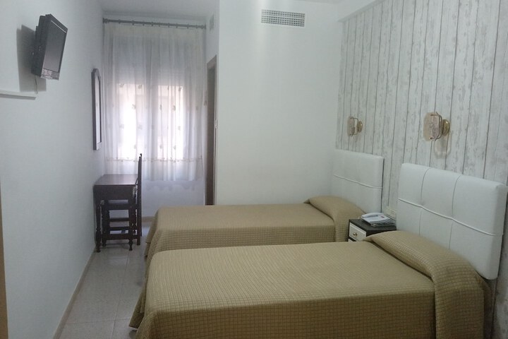 Room 16 of 32