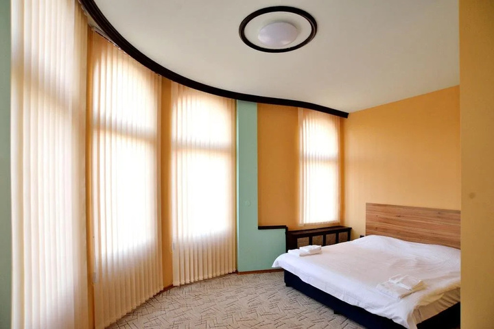 Room 2 of 6