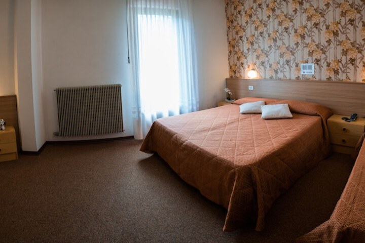 Room 16 of 64