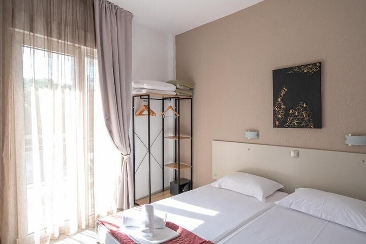 Room 12 of 32