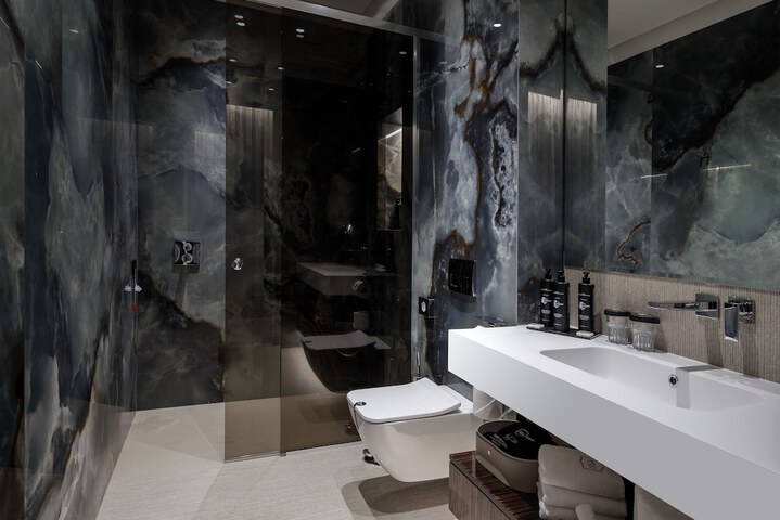 Room 42 of 51