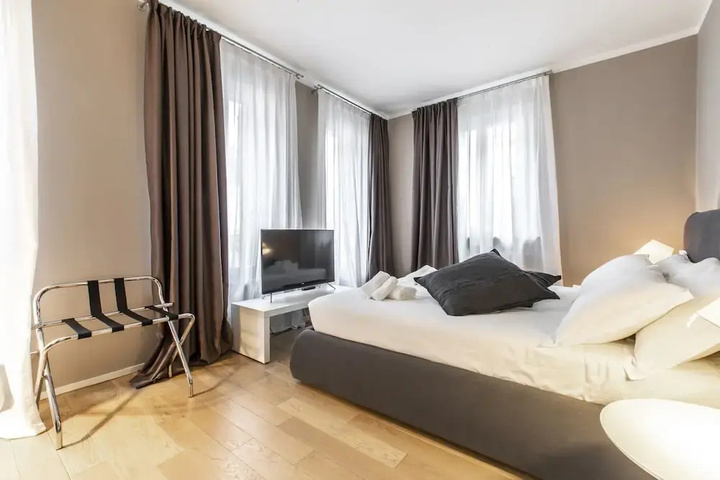 Room 3 of 18