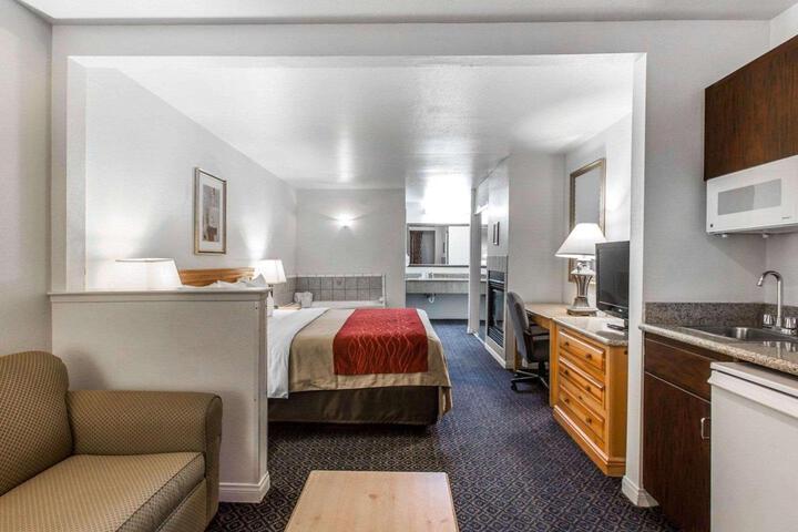 1 King Bed (7 of 21)