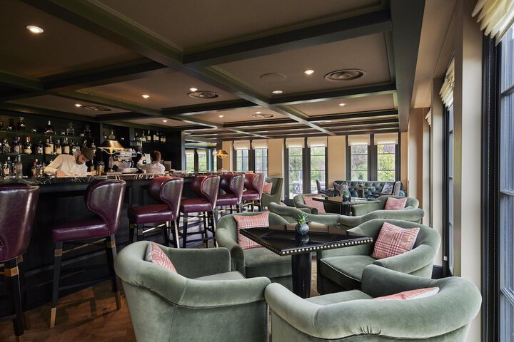 Lounge 60 of 76