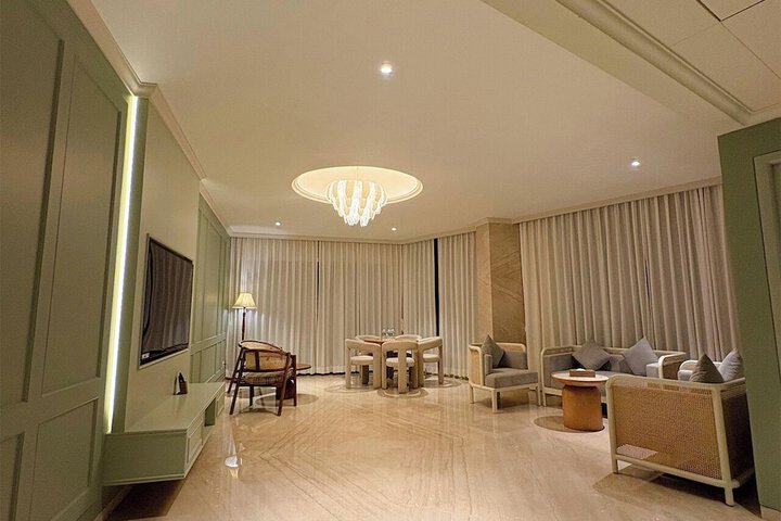 Room 32 of 83