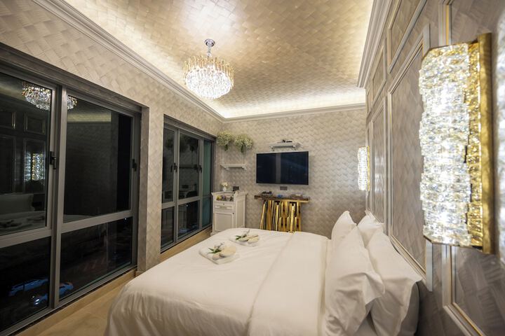 Room 17 of 36