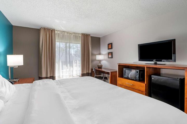 1 King Bed (2 of 3)