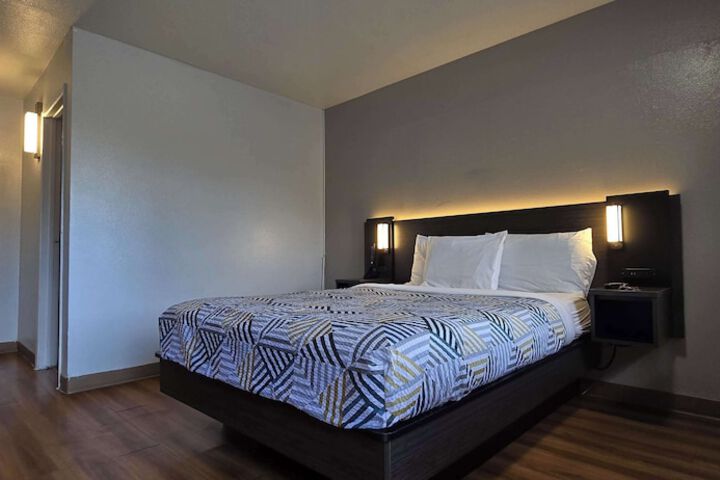 Room 8 of 42