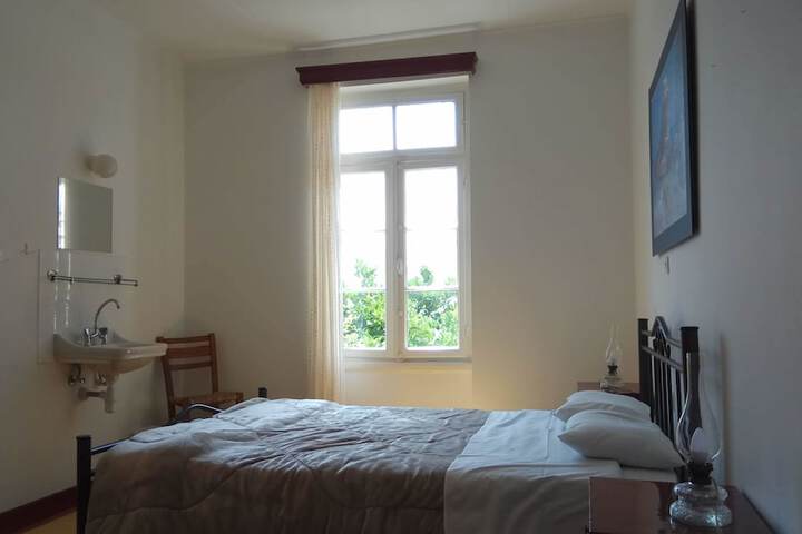 Room 6 of 20