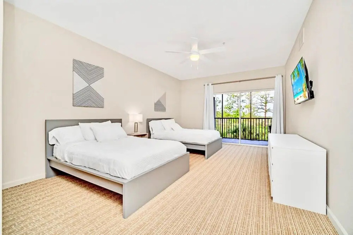 Room 4 of 18
