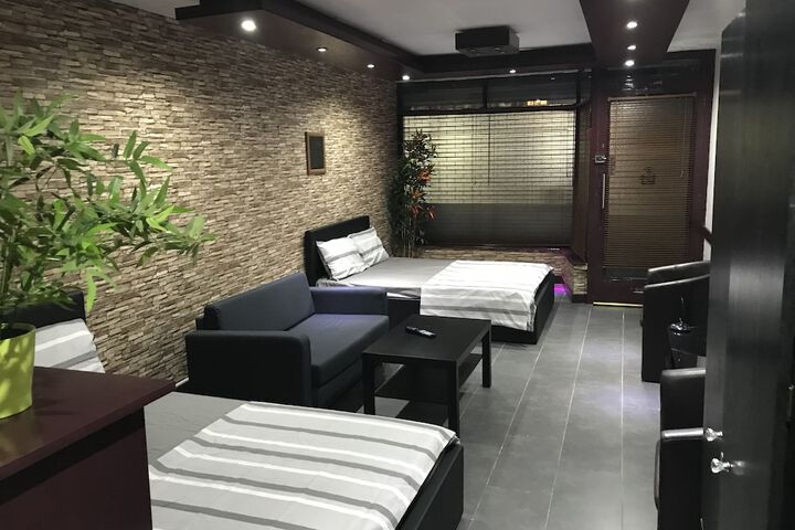 Room 4 of 19