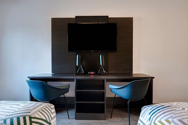 Room 17 of 38