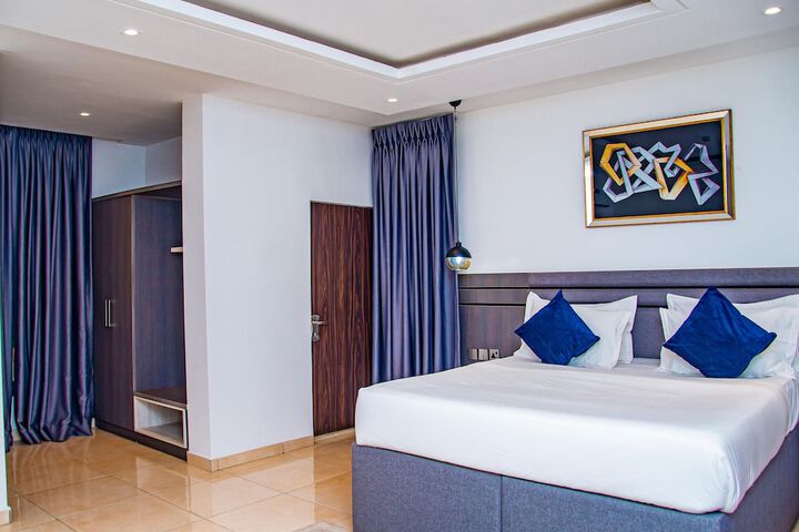 Room 14 of 34