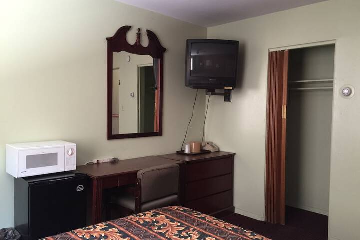 Room 5 of 16