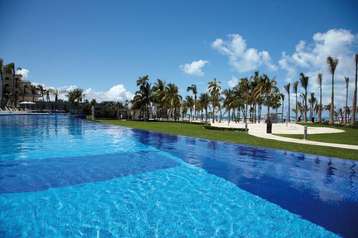 Hotel with Pool