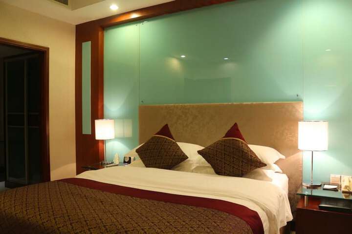 Room 9 of 38