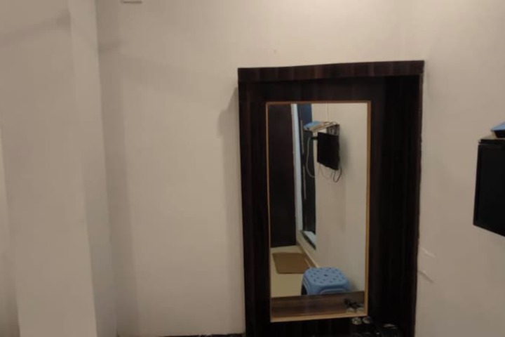 Room 9 of 30