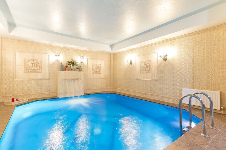 Pool 41 of 64
