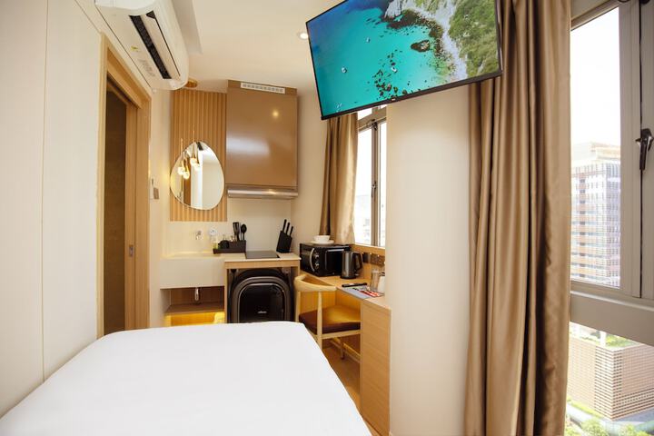 Room 21 of 42