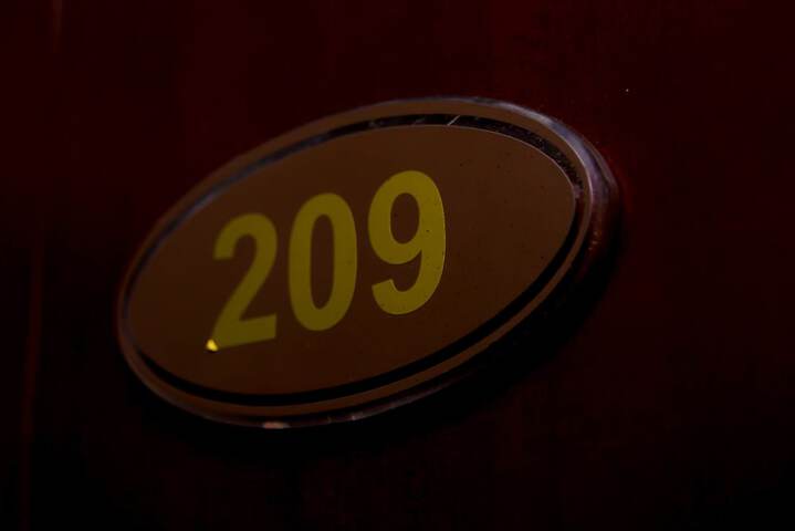 Room 43 of 155