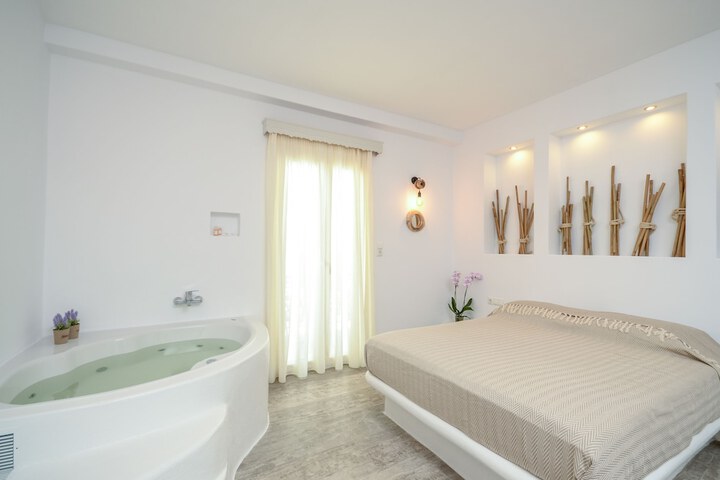 Room 3 of 52