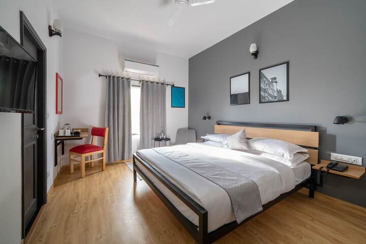 Room 10 of 25