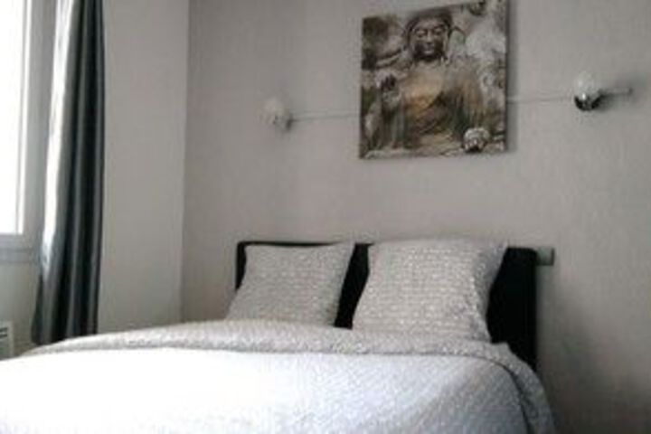 Room 4 of 12