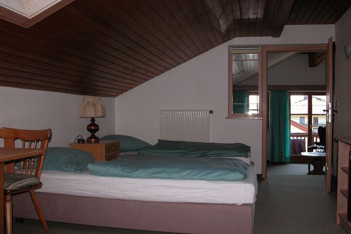 Room 7 of 66