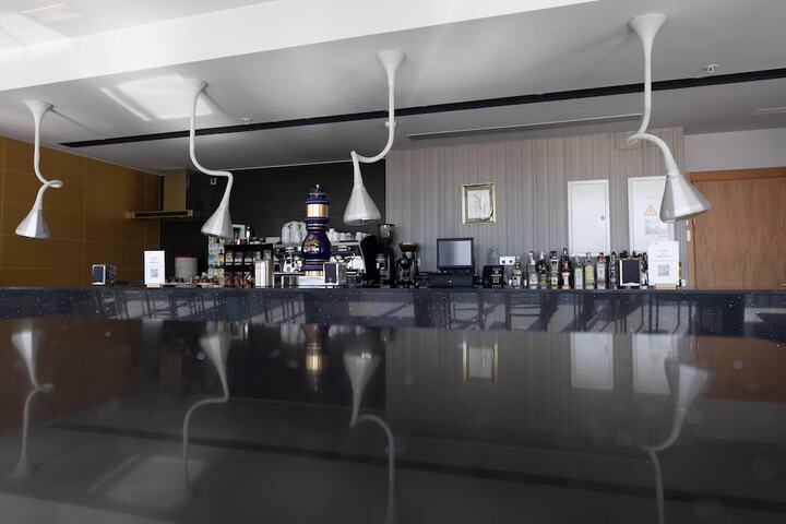 Lounge 70 of 93