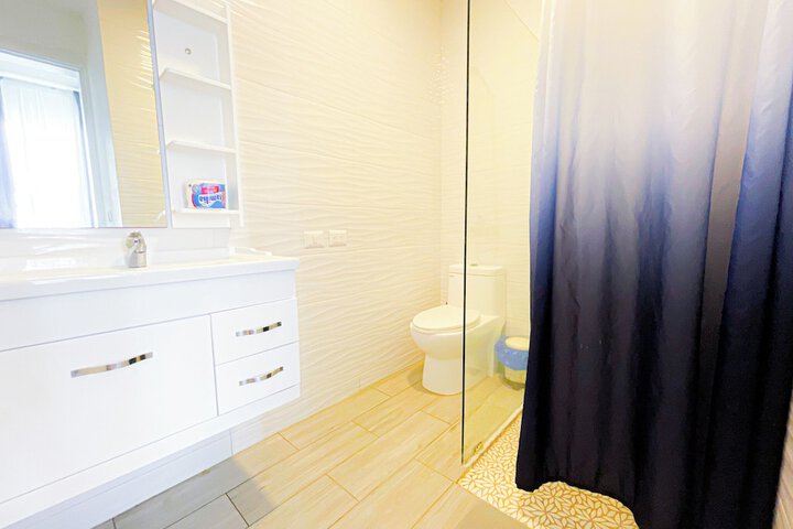 Room 21 of 32