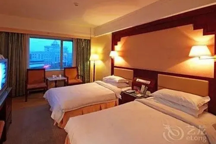 Room 7 of 12