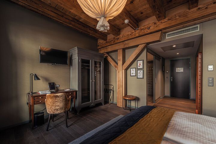 Room 2 of 12