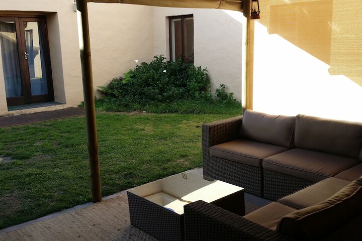 Lounge 26 of 39