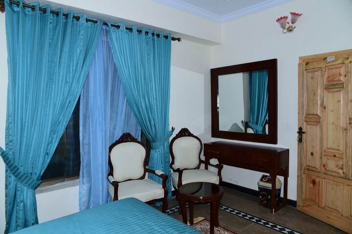 Room 4 of 11