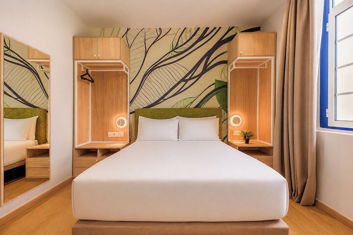 Room 16 of 38