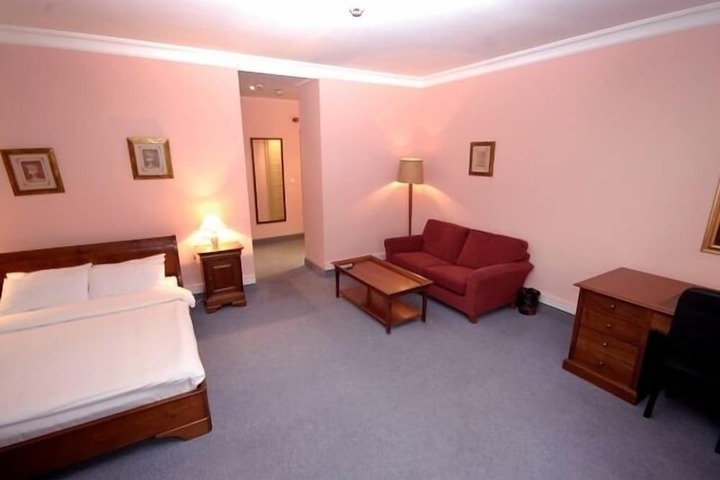 Room 4 of 15