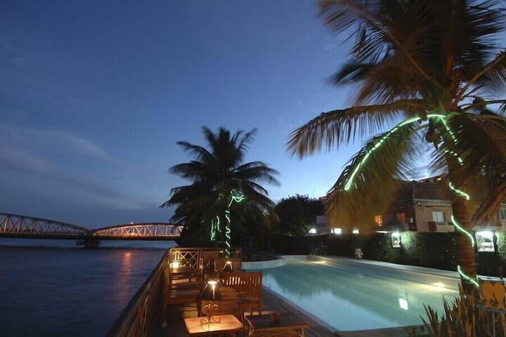 Pool 15 of 25
