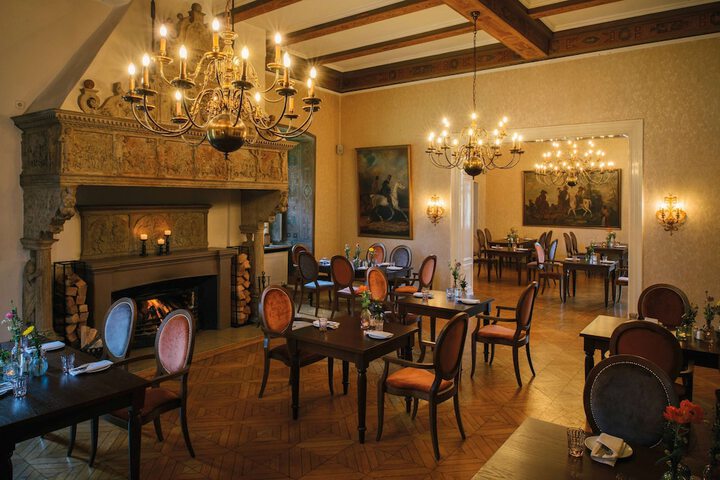Dining 44 of 81