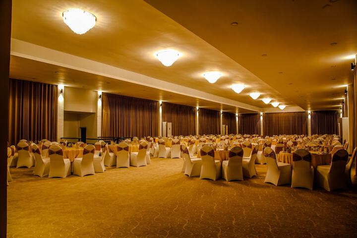 Ballroom/Hall 4 of 8